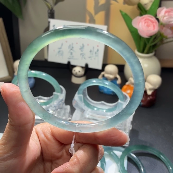 翡翠未镶嵌手镯特色三彩镯
