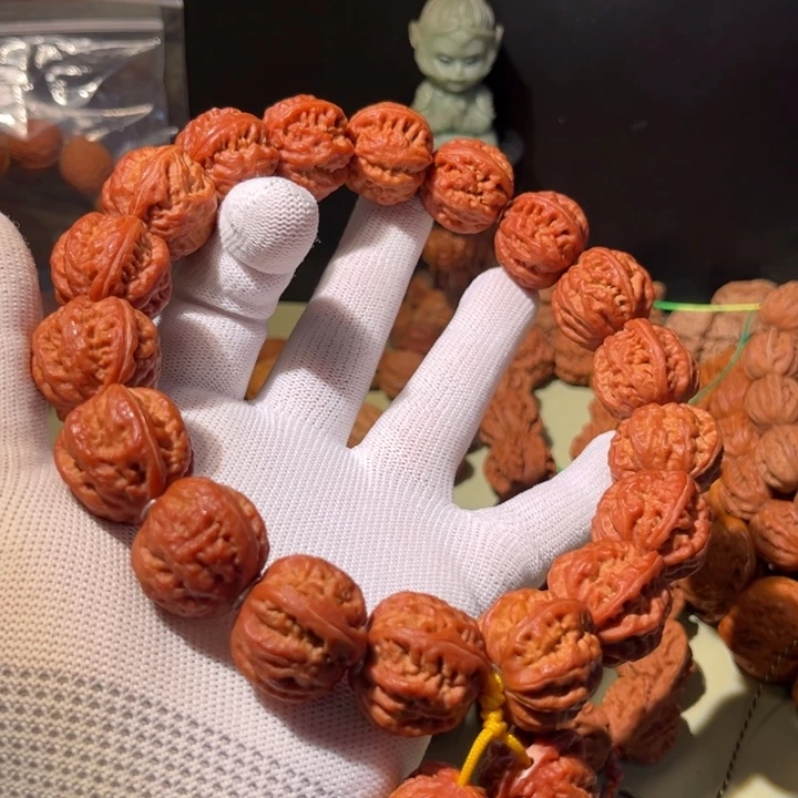 文玩核桃手串……30