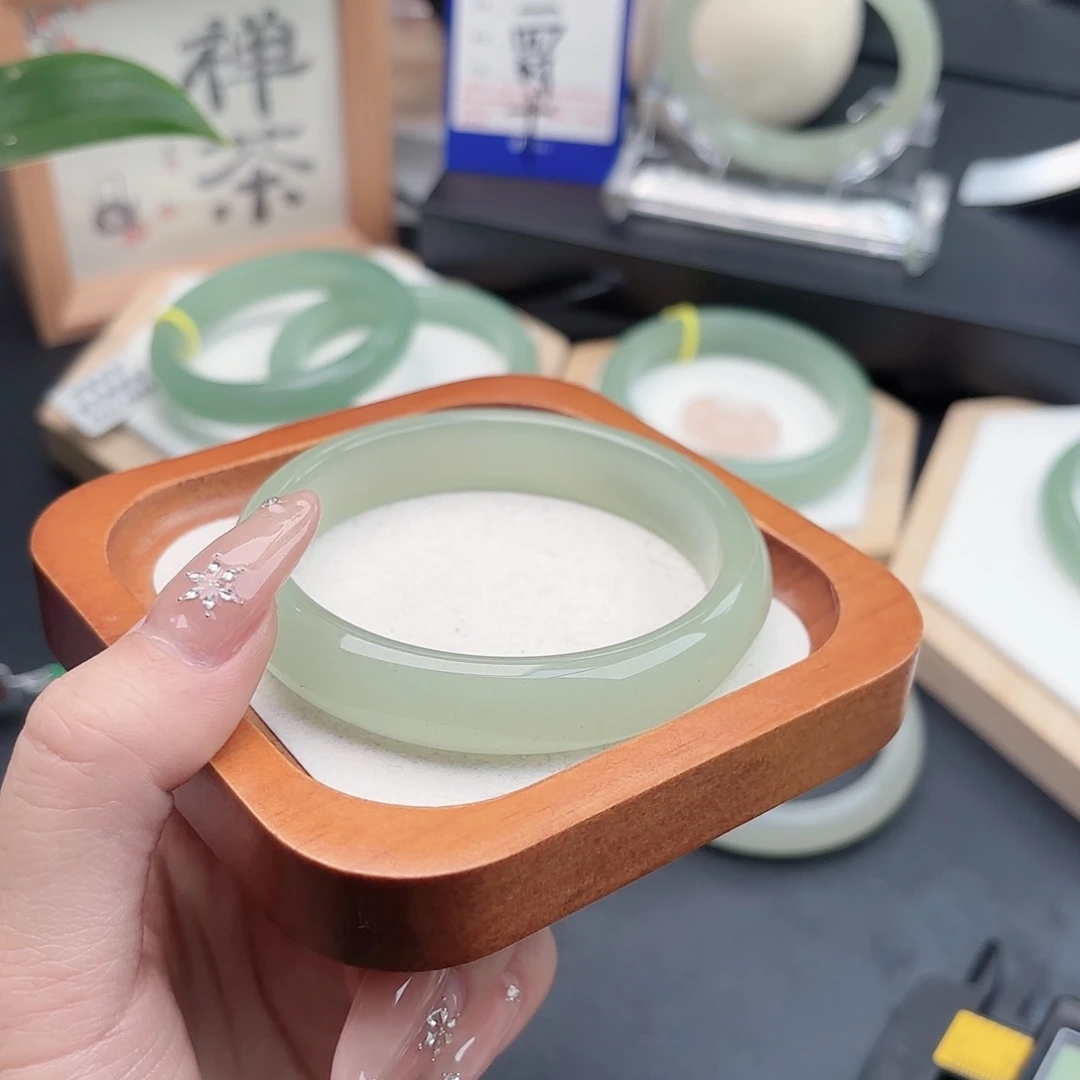 石英质玉未镶嵌手镯60