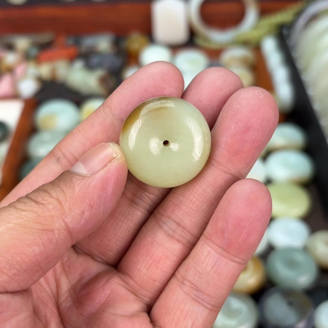 和田玉（糖玉）颈饰未镶嵌凉*菌