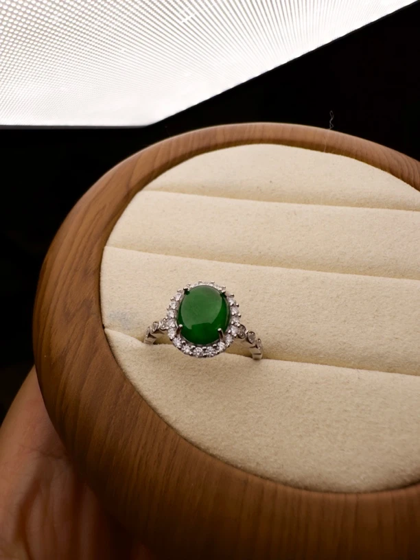 翡翠椭圆形戒指