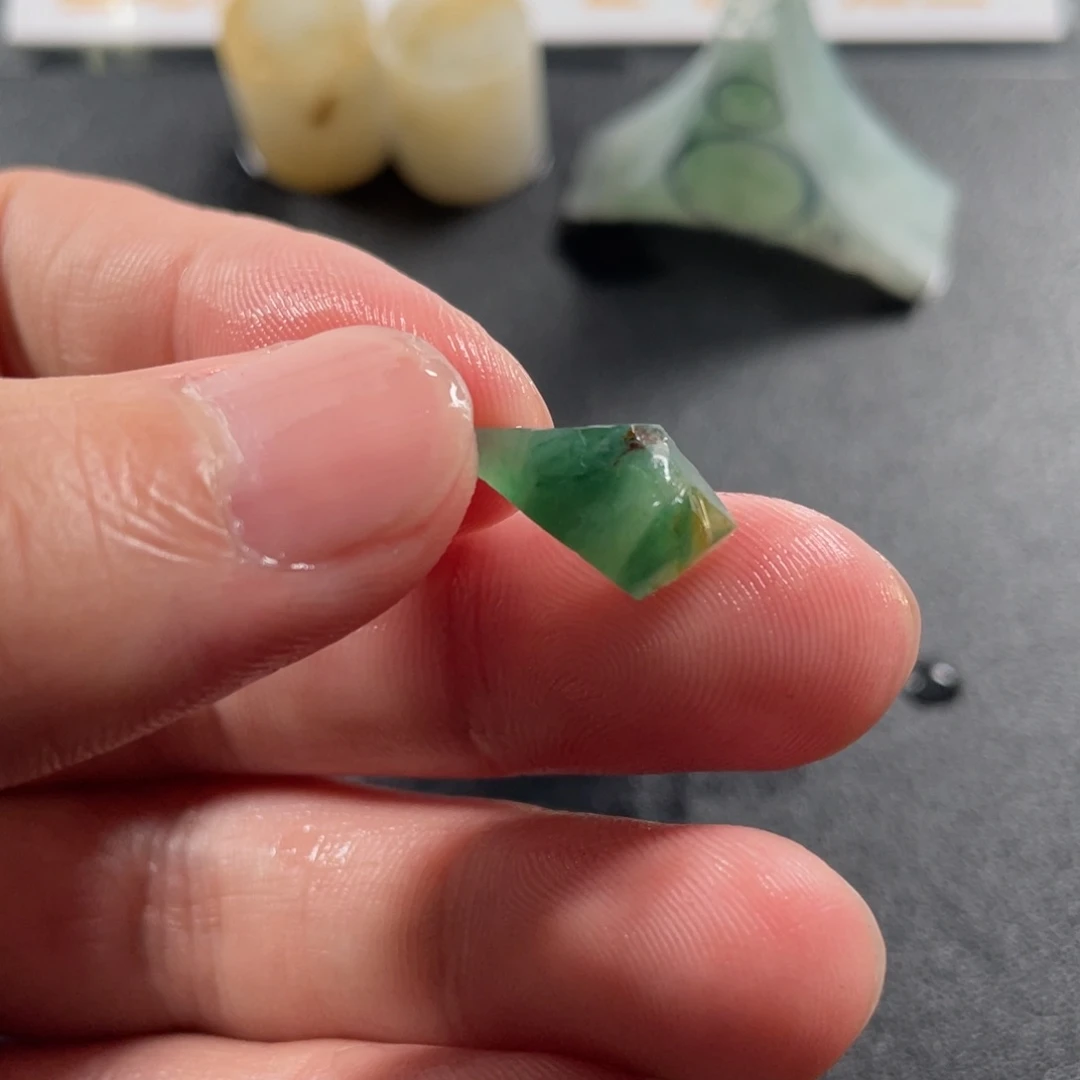 定制翡翠未镶嵌莲蓬