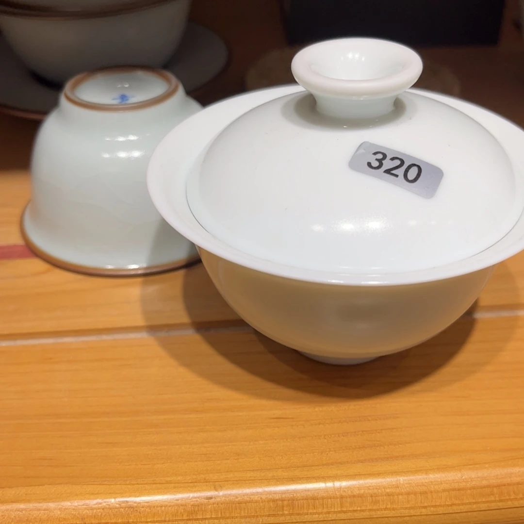 虚***实汝窑甜白釉色喜欢的可以拍微瑕