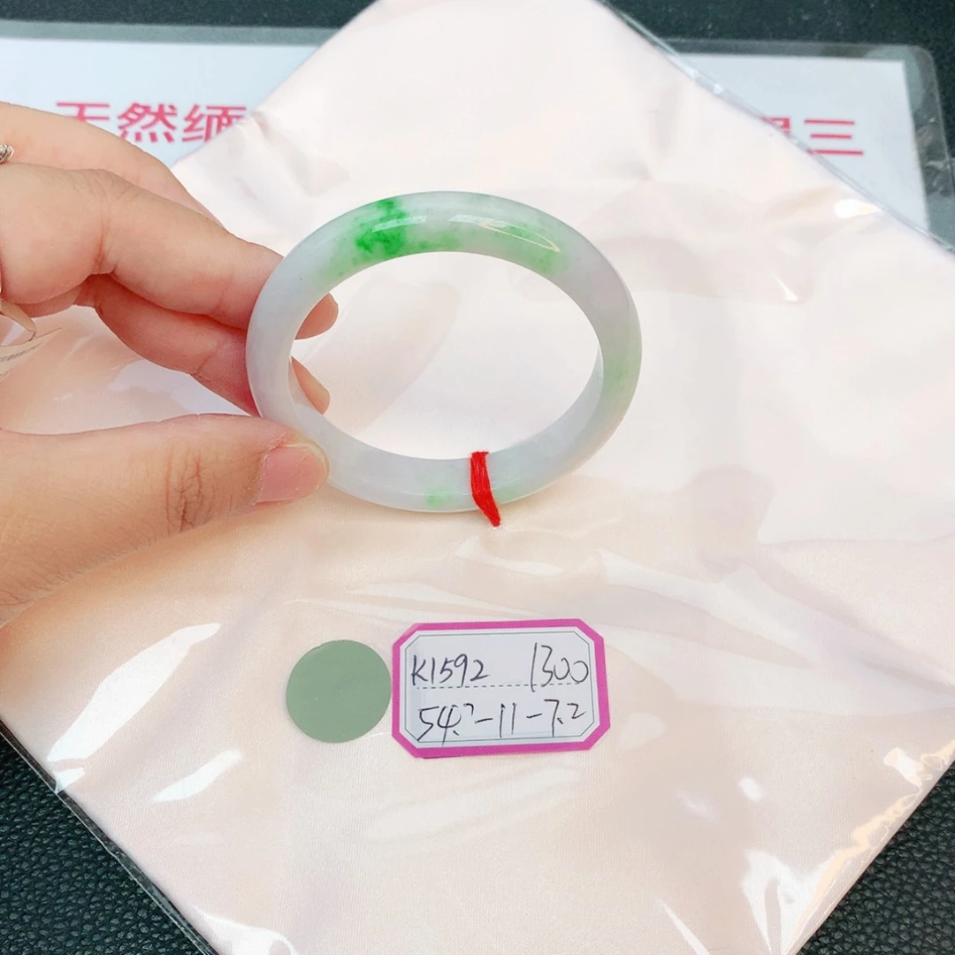 翡翠手镯未镶嵌缅甸翡翠