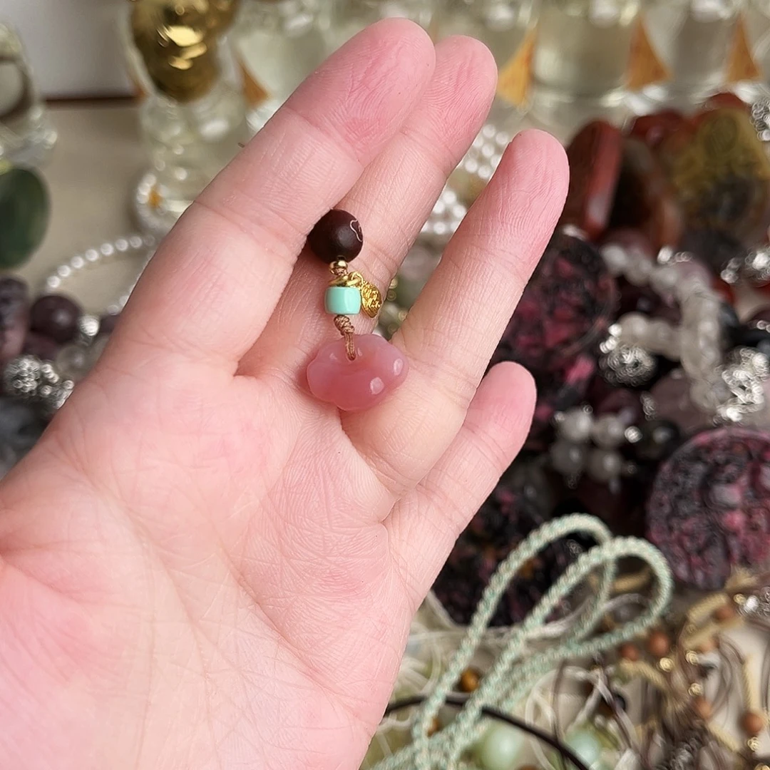 陌***凉未镶嵌水晶手链设计