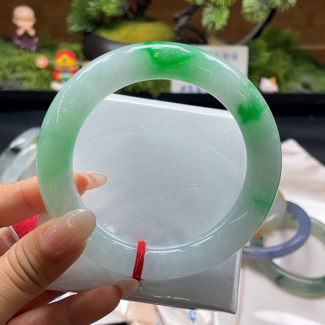 翡翠手镯未镶嵌彩**月3号定金