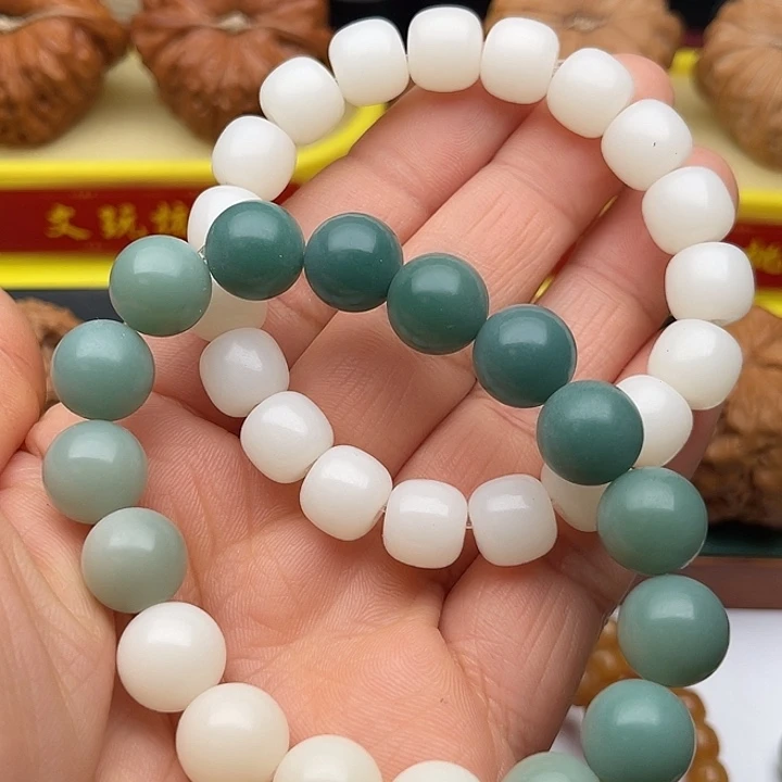 桃核吊坠菩提根手串白玉