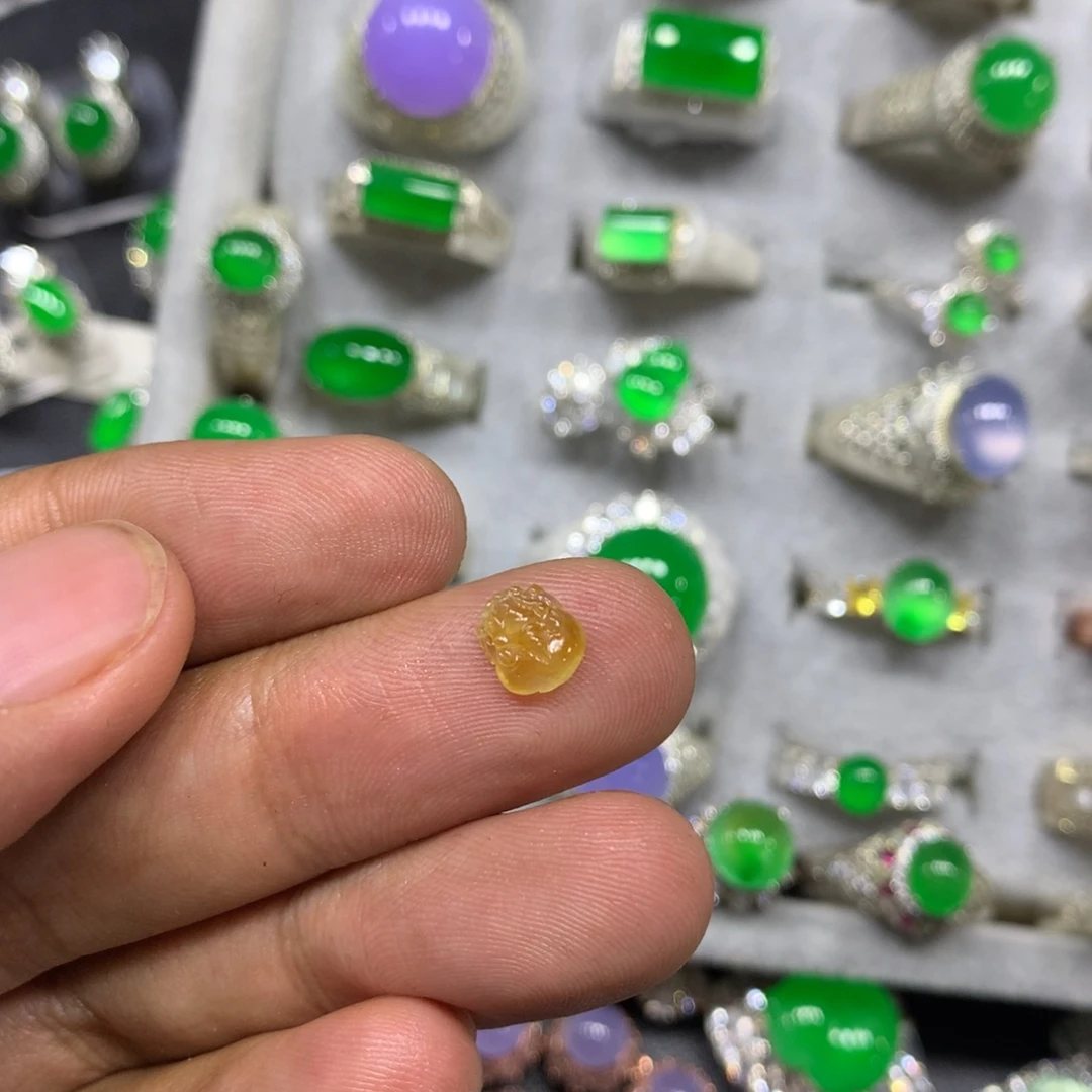 沐***漓定制翡翠未镶嵌福利裸石金蟾