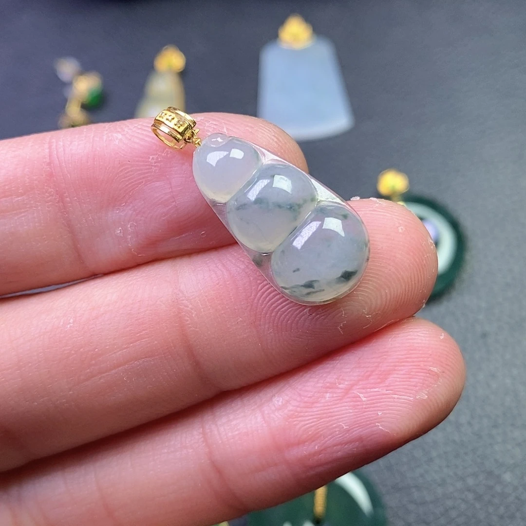 颈饰18K金镶嵌翡翠