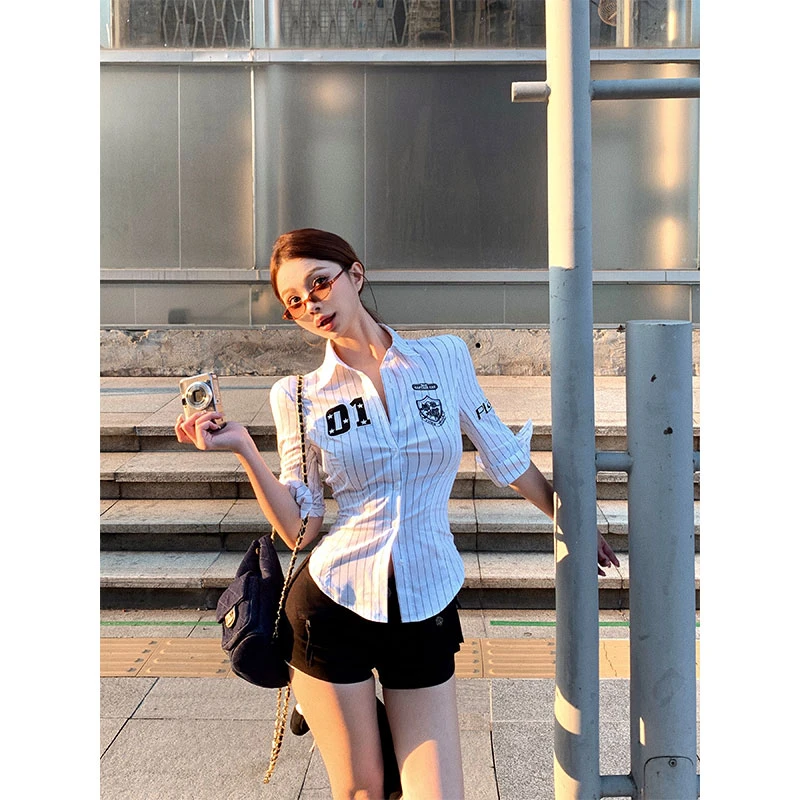 辣妹字母翻领衬衫女夏季美式复古收腰显瘦条纹衬衣