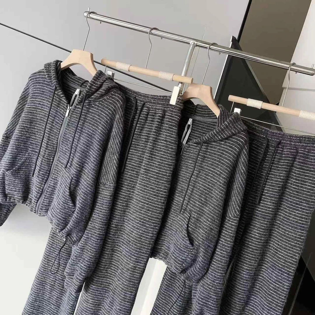 软糯亲肤面料！春秋季条纹连帽卫衣阔腿裤女两件套，时尚又舒适！