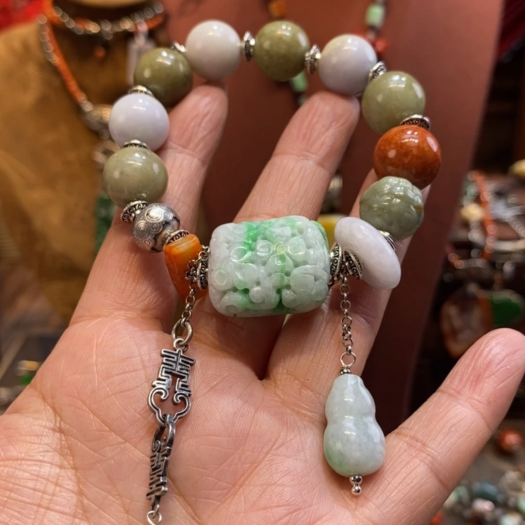 翡翠吊坠(赠链)未镶嵌