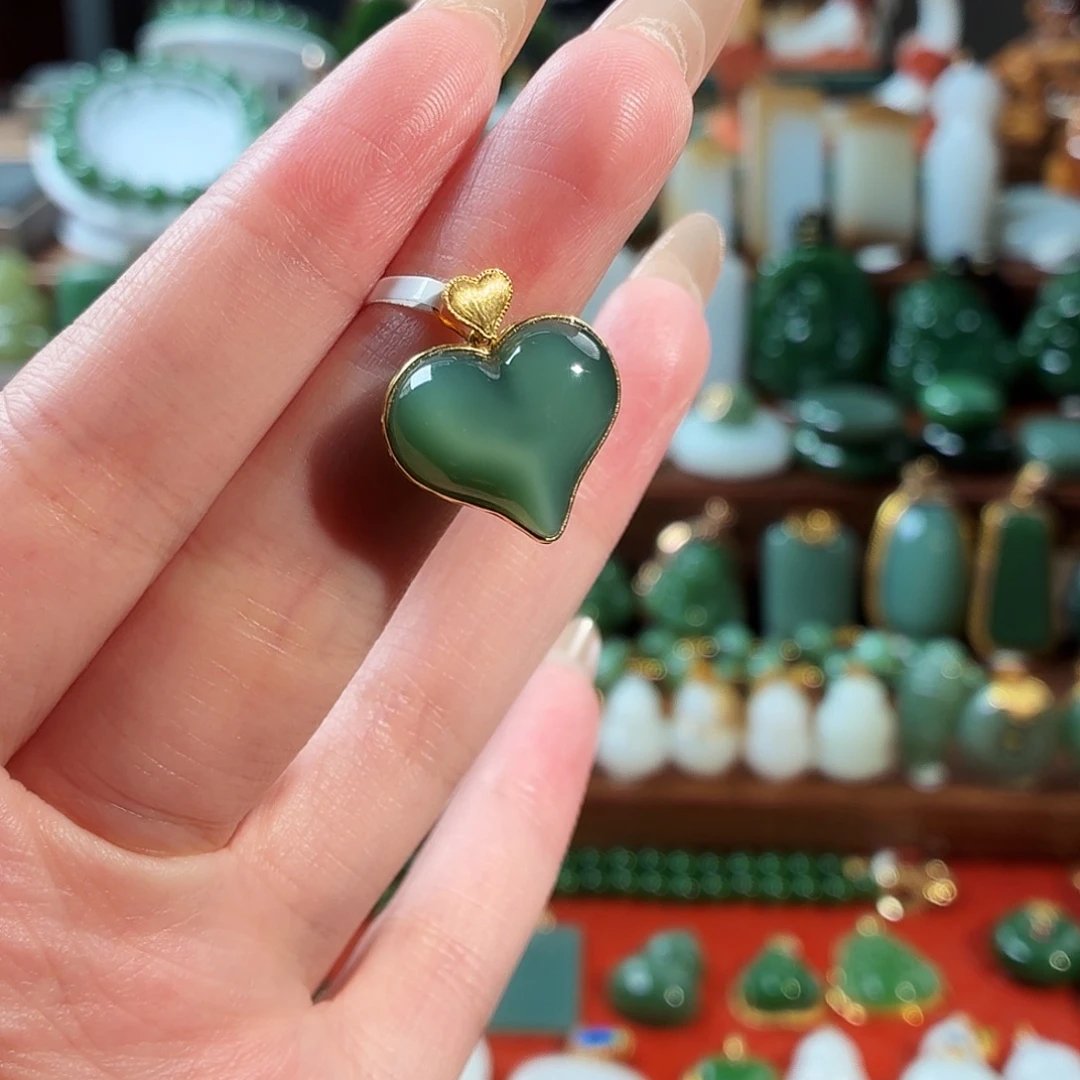 和田玉18K金镶嵌颈饰