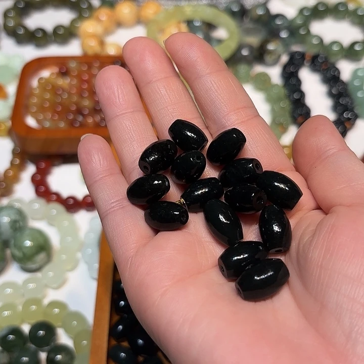 一***鼠蛇纹石玉未镶嵌手串