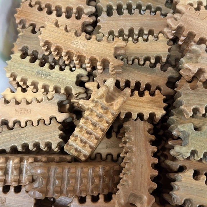 绿檀木手把件放松工具瑕疵