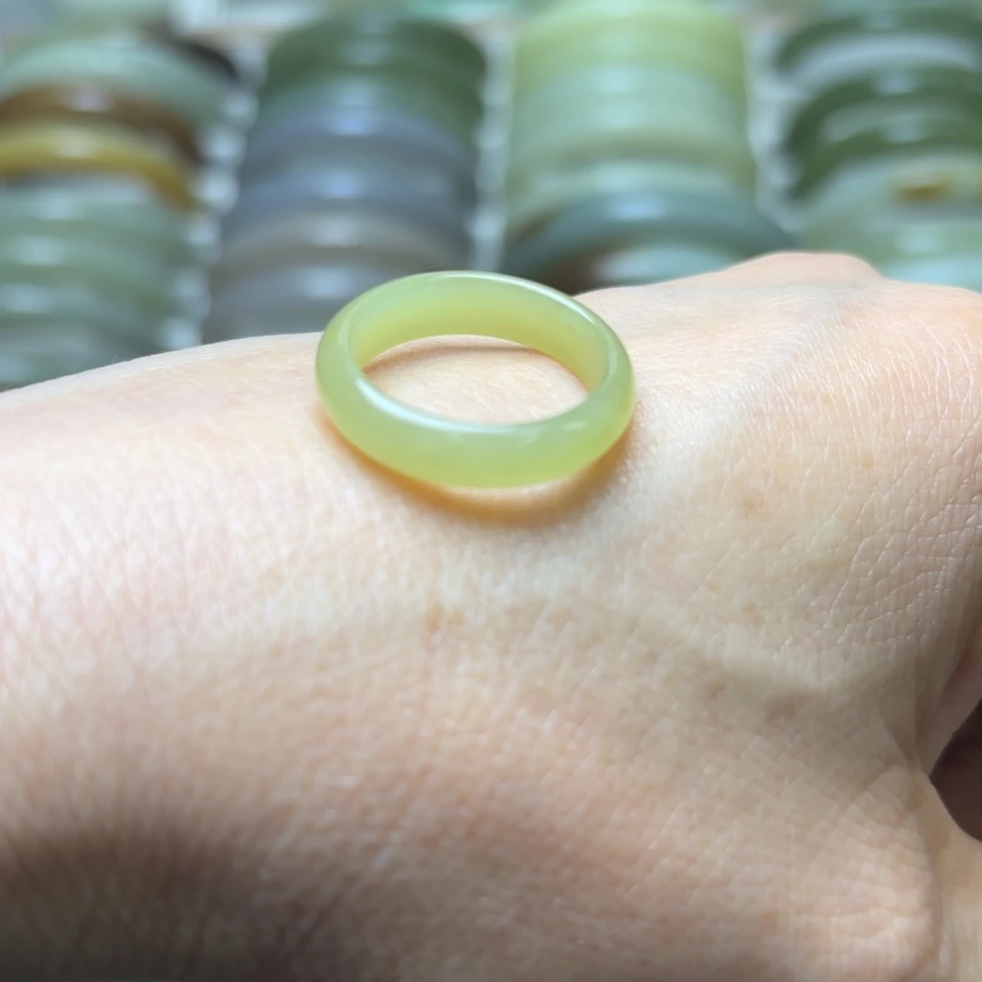 和田玉戒指未镶嵌花**期