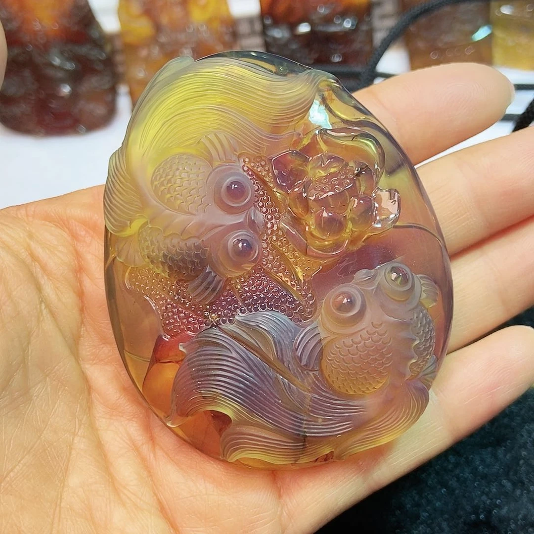 琥珀颈饰未镶嵌金鱼