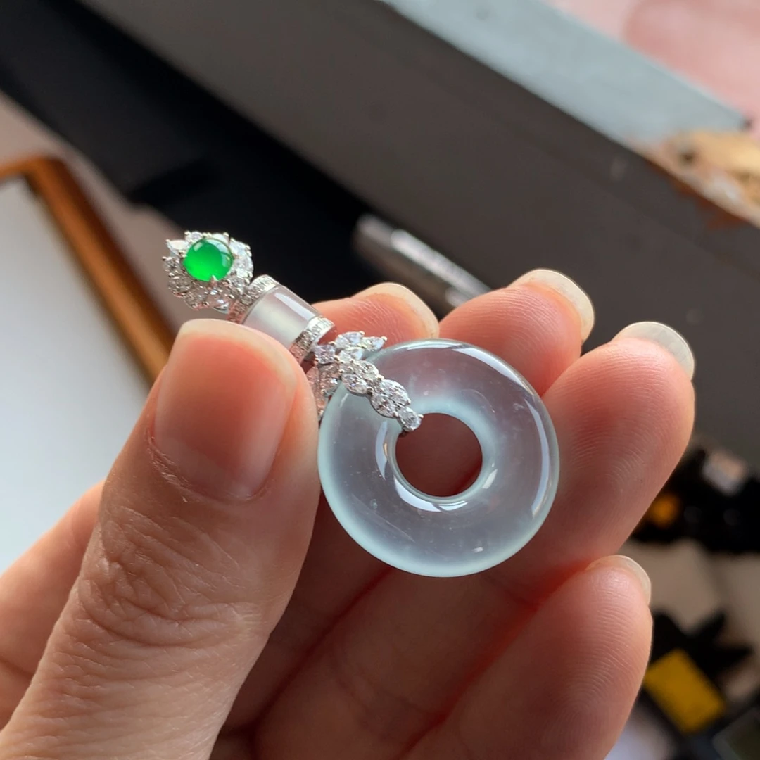 翡翠颈饰18K金镶嵌天然缅甸翡翠吊坠