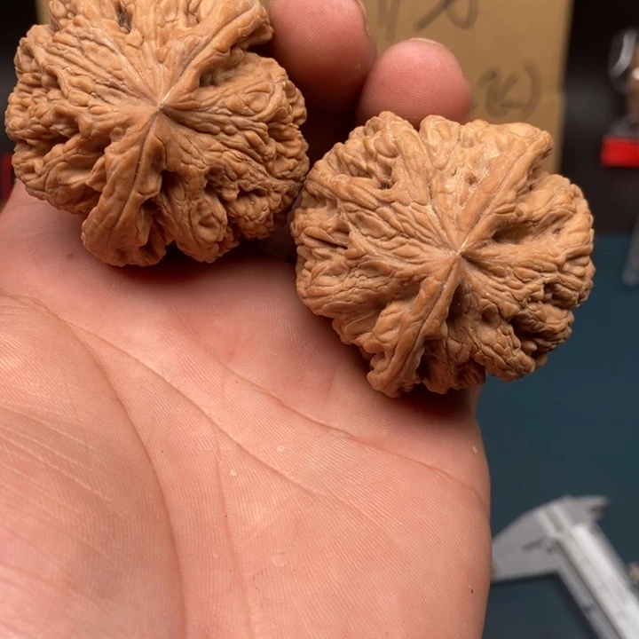 疯***牛文玩核桃吊坠文玩核桃大粗筋，