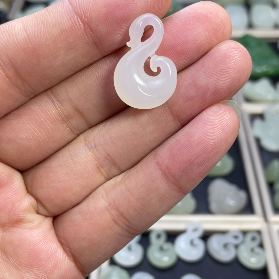 和田玉颈饰未镶嵌小天鹅吊坠