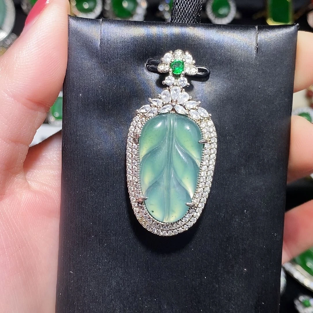 翡翠未镶嵌颈饰吊坠