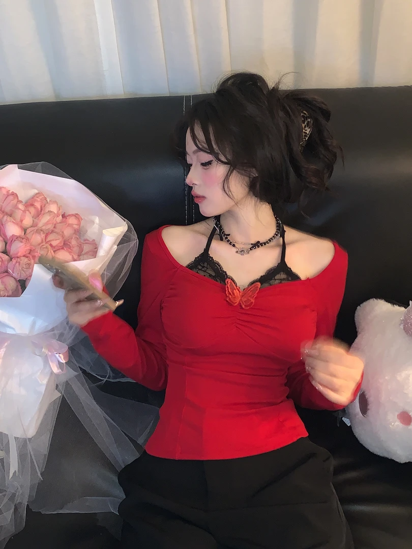 甜心樱桃 性感辣妹蕾丝挂脖圣诞T恤女秋冬长袖显瘦V领短款上衣