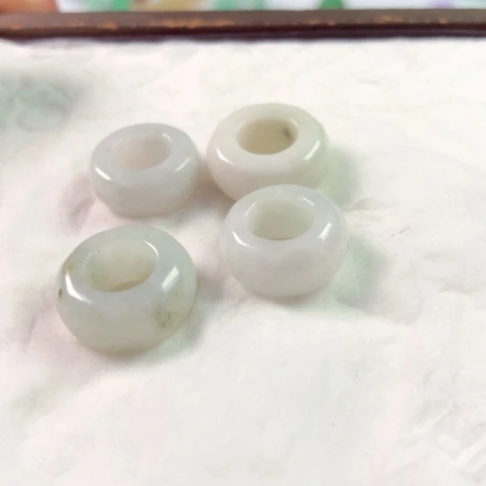 安***下翡翠未镶嵌颈饰吊坠