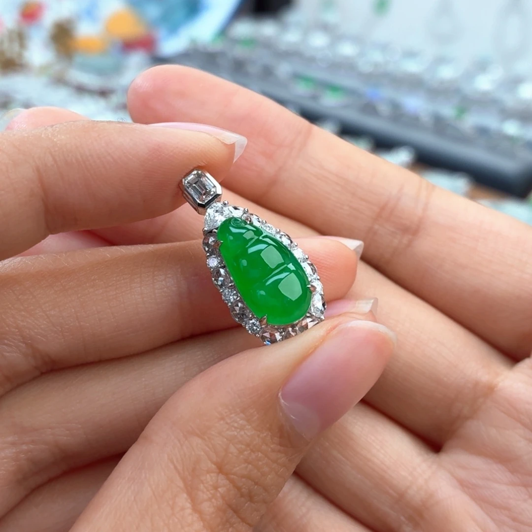 翡翠18K金镶嵌颈饰