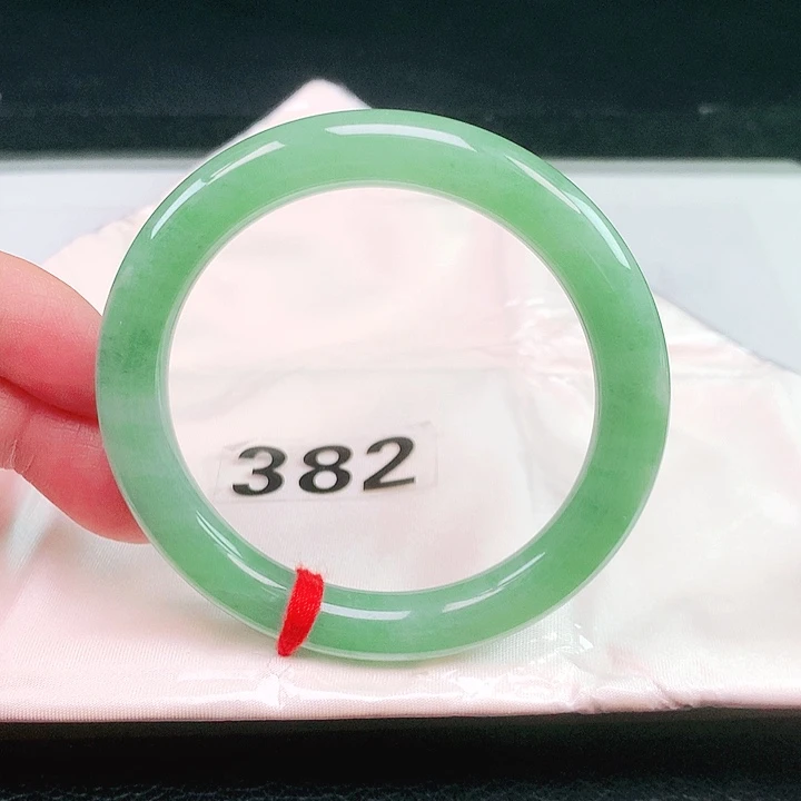 翡翠未镶嵌手镯（圆镯）382