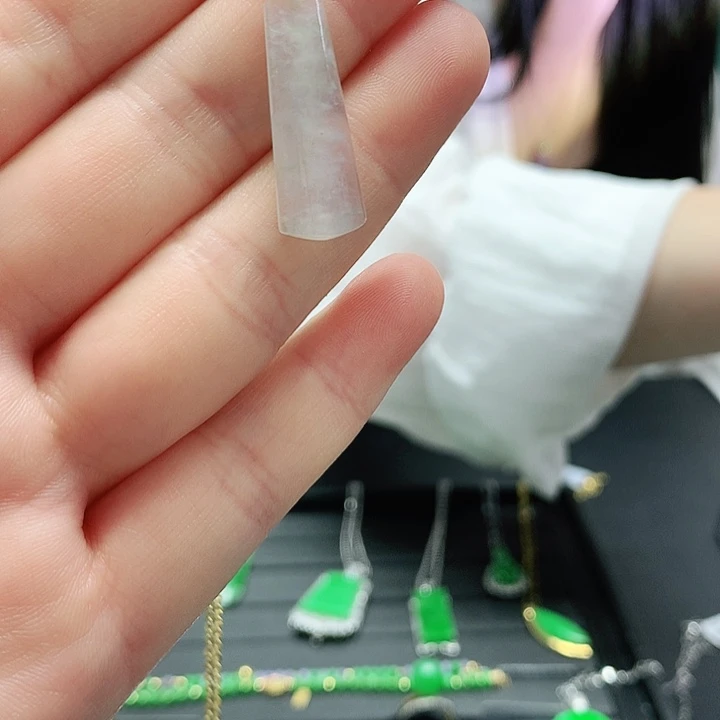 翡翠18K金镶嵌颈饰翡翠18K金镶嵌项链吊坠