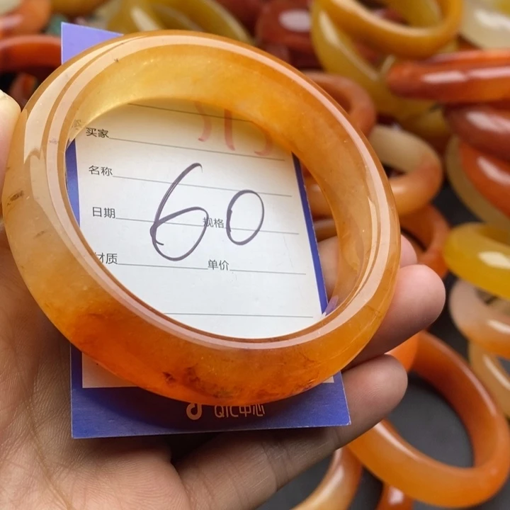 未镶嵌手镯石英质玉