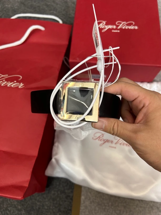 99新 Roger Vivier/罗杰·维威耶 RV金框黑色腰带99新