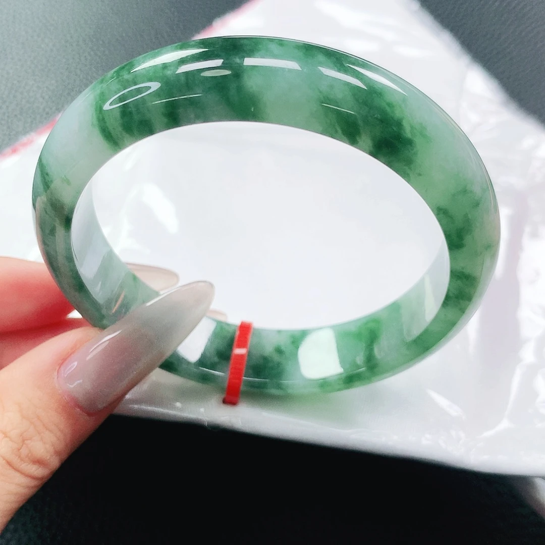 翡翠手镯未镶嵌56圈