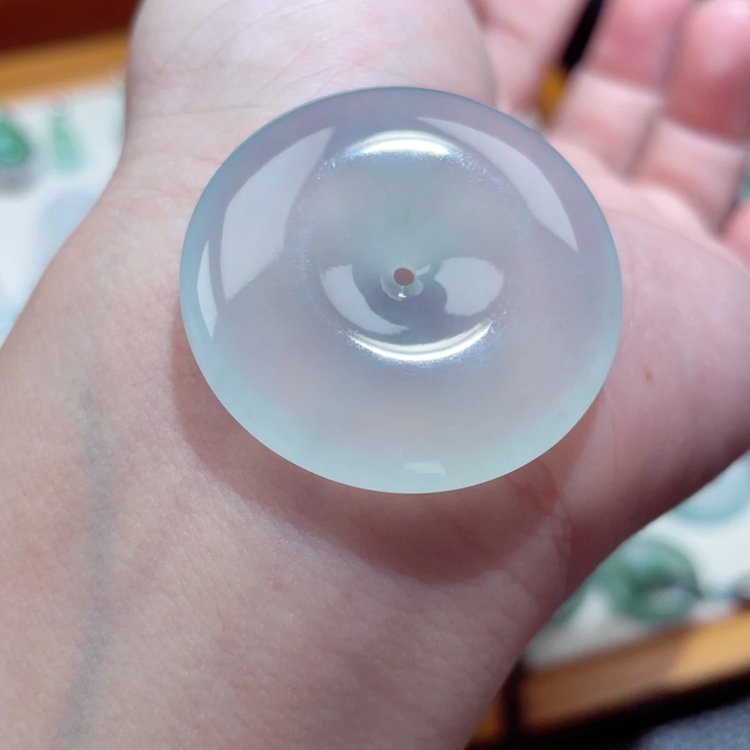 翡翠未镶嵌颈饰平安扣