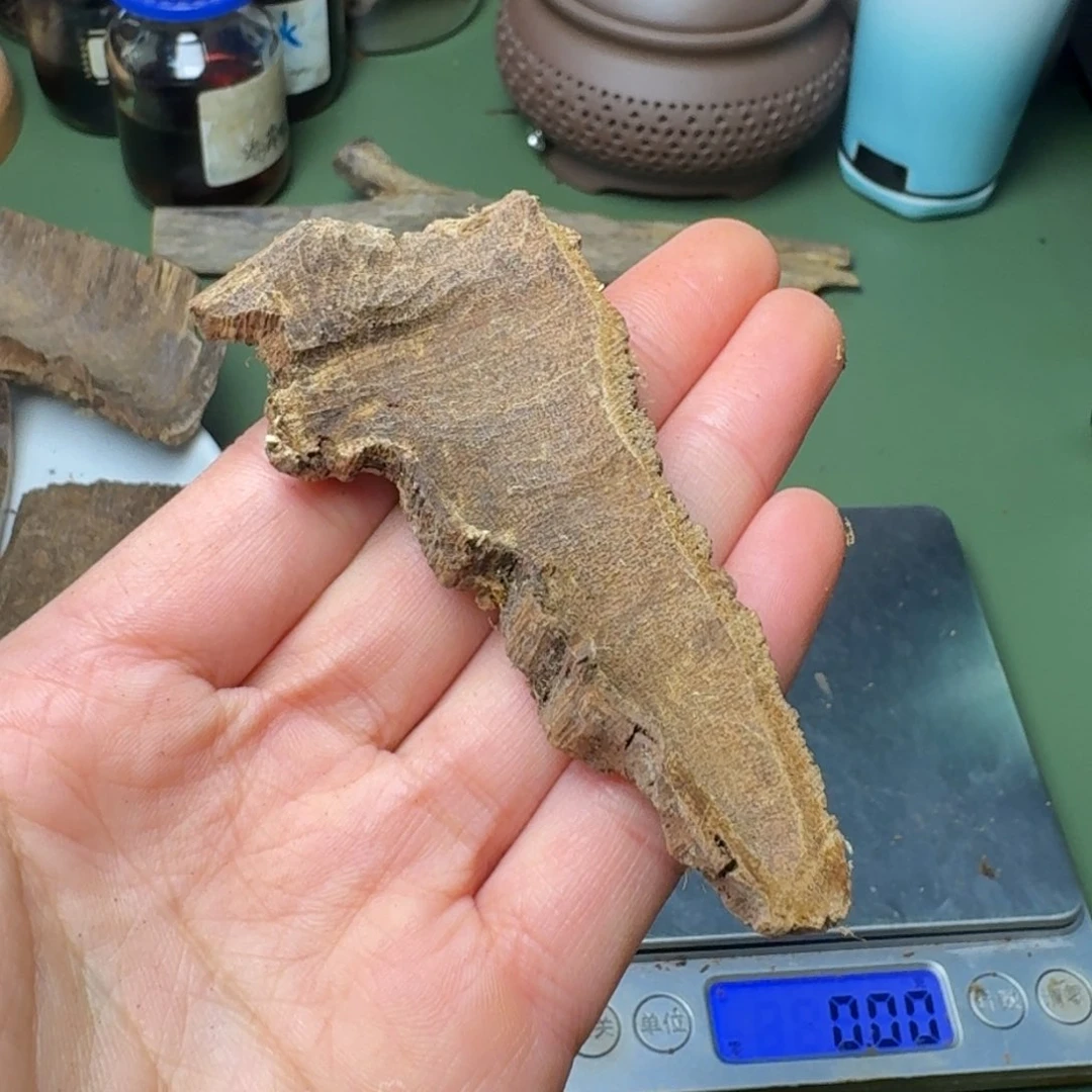 沉香手把件用****7海南天然野尖峰岭百年老铁头沉香块料6克