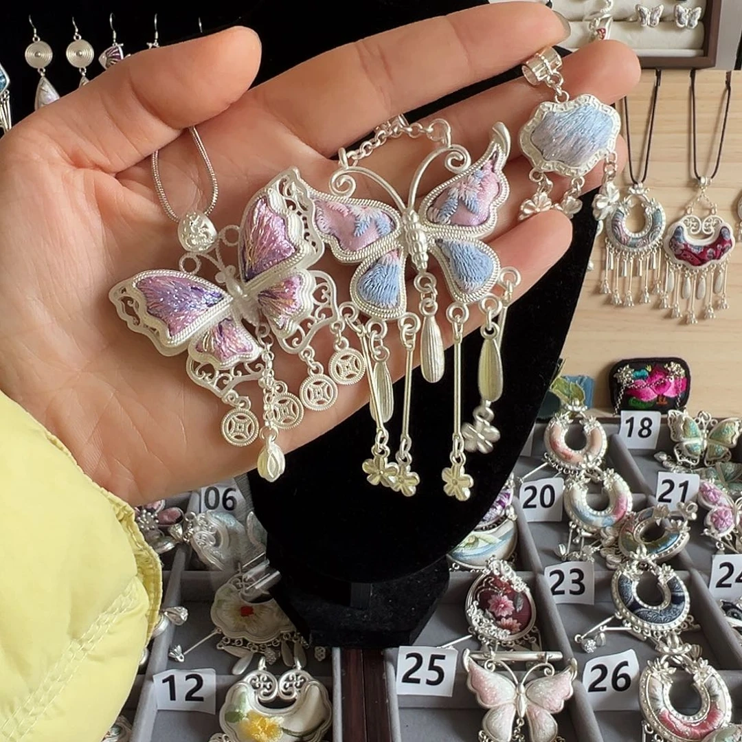 织绣非遗苗绣手工吊坠