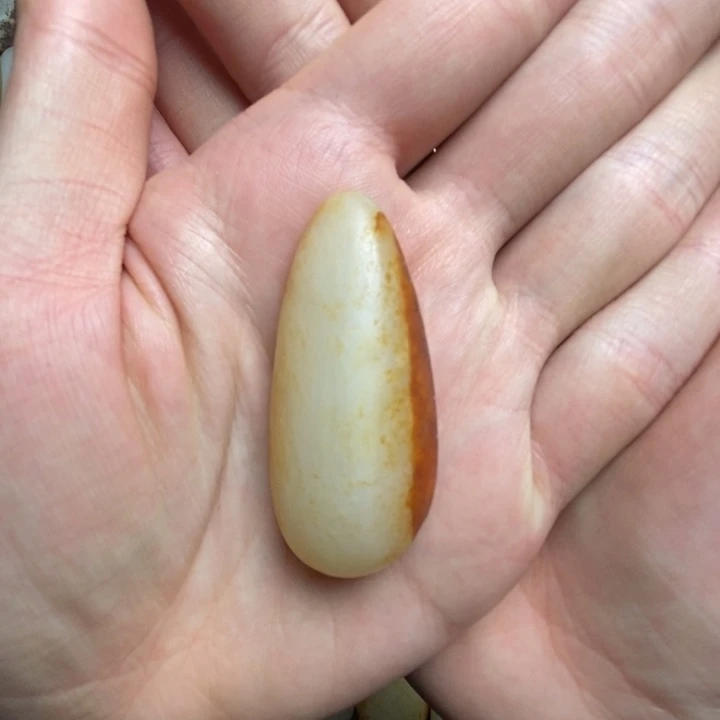 和田玉挂件未镶嵌红皮水滴形