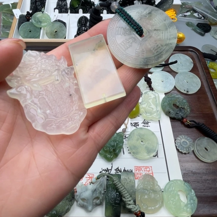 蛇纹石玉颈饰未镶嵌绝****?