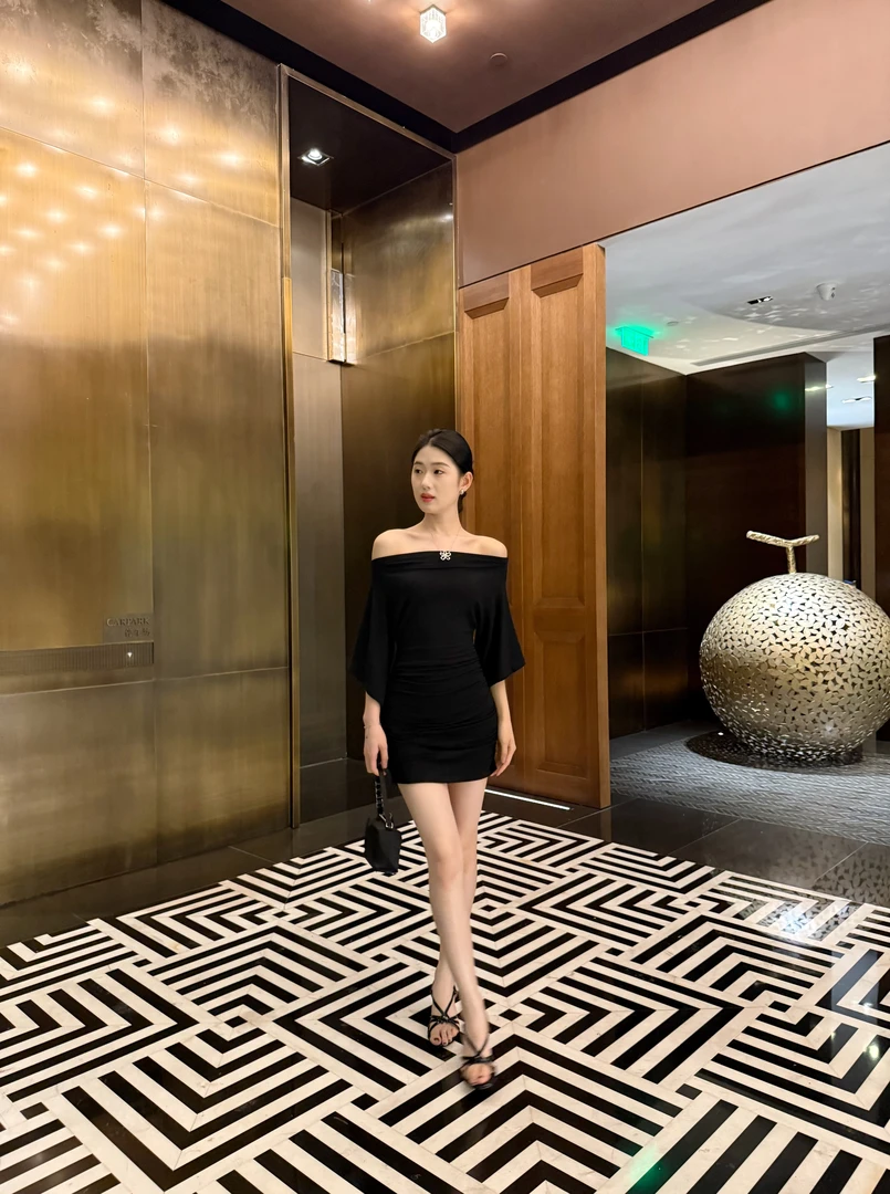 【珠圆玉润】韩系大姐姐包臀短裙纯欲风一字肩褶皱收腰喇叭袖连衣裙