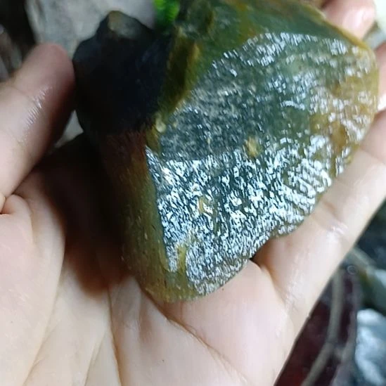 未镶嵌蛇纹石玉珠宝奇石