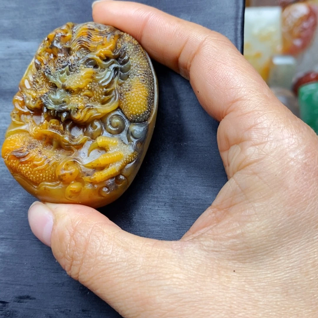 石英质玉（黄龙玉）颈饰未镶嵌