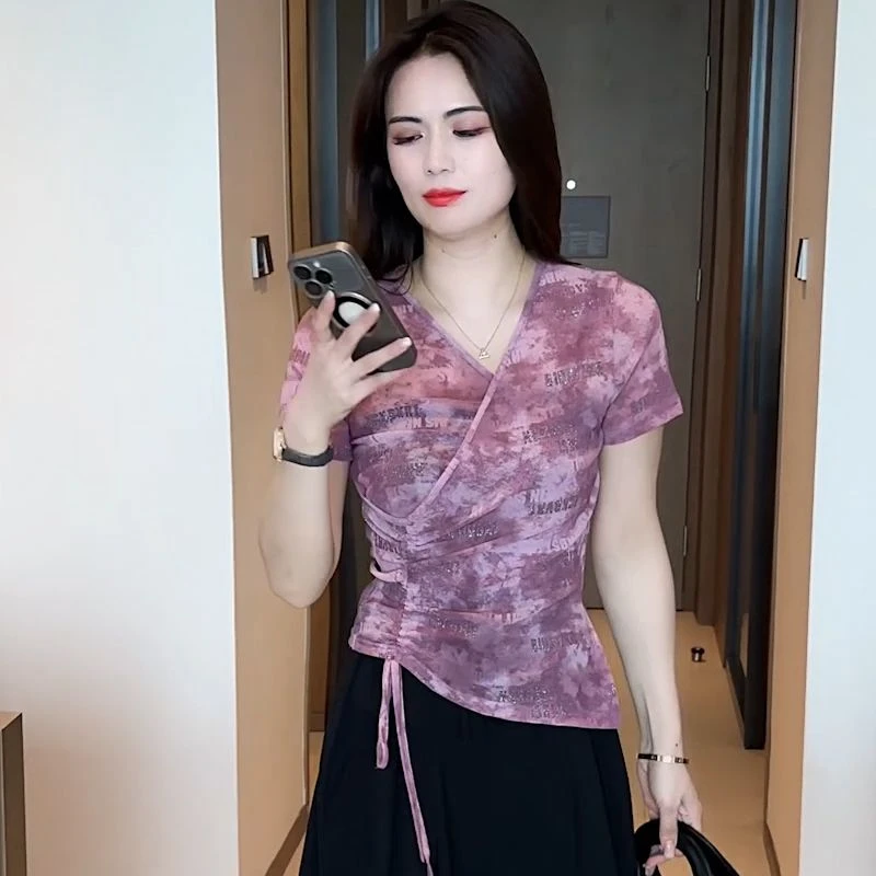 设计感V领短袖T恤小众抽褶夏季新款洋气显瘦女时尚通勤风套头上衣