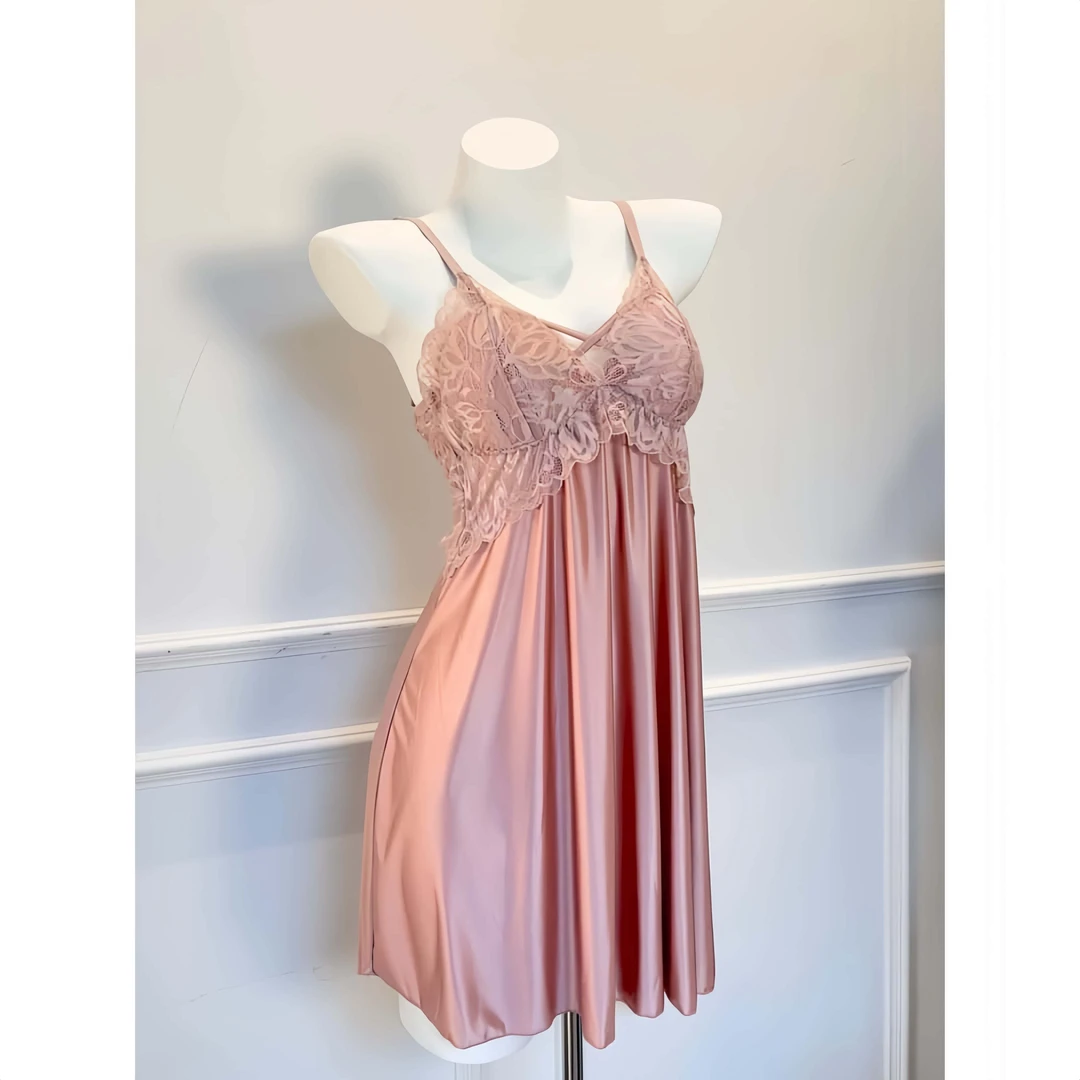 【大红定制】粉樱飘舞短裙，软胸垫提胸聚拢，蕾丝V领性感甜美吊带女