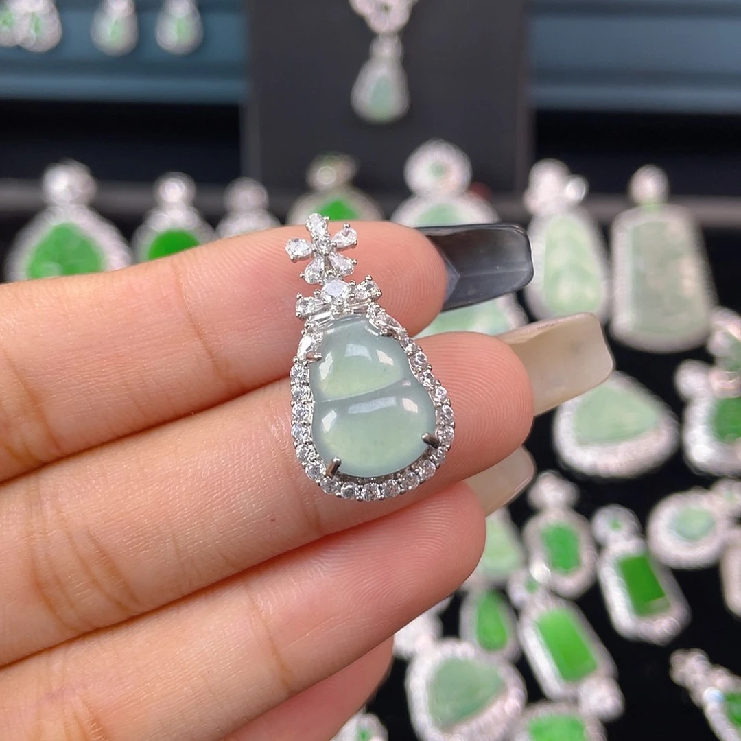 吊坠(不含链)未镶嵌翡翠