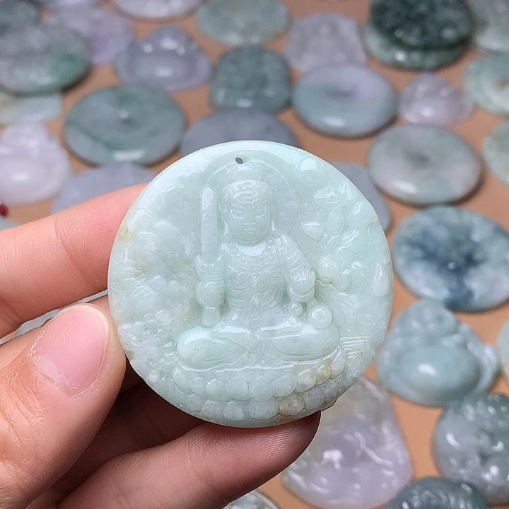翡翠未镶嵌颈饰不动明王