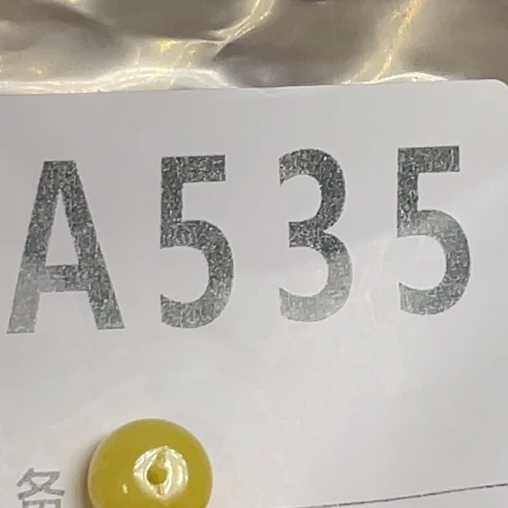 琥珀未镶嵌裸石微瑕10.5划痕