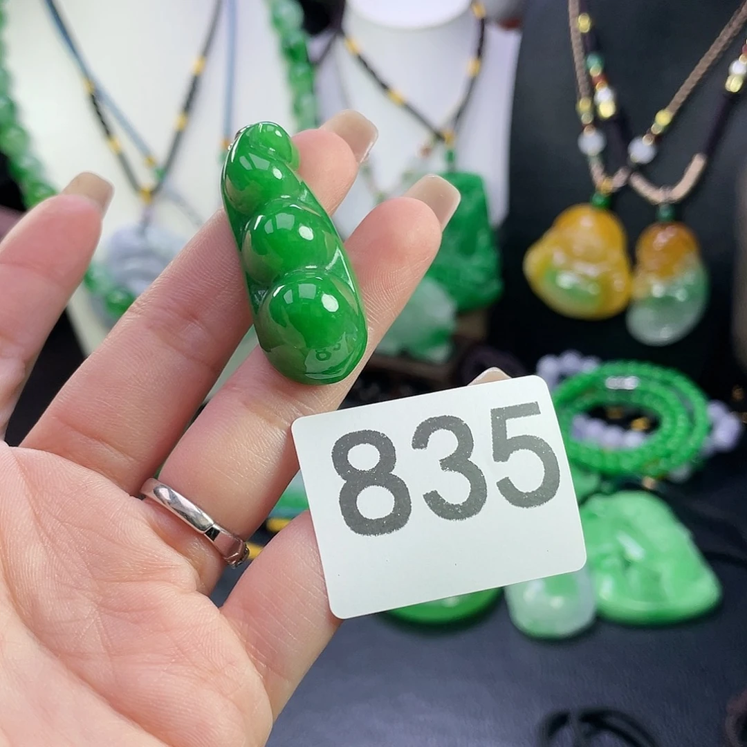 翡翠未镶嵌吊坠(赠链)