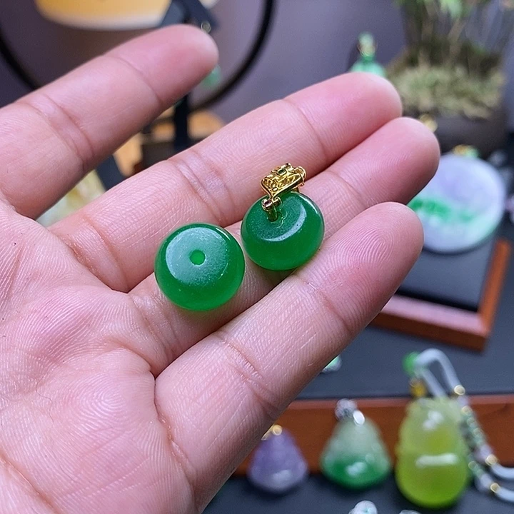 翡翠未镶嵌吊坠(赠链)伤*