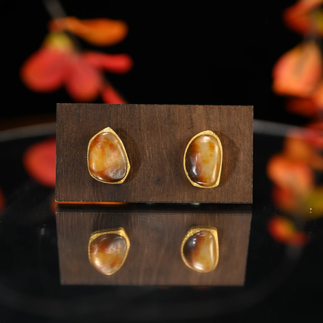 Lot8822 2512130020和田玉耳钉/保利