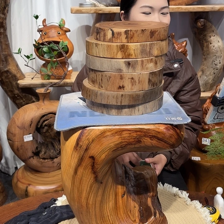 香樟木香樟木根雕凳子一物一拍